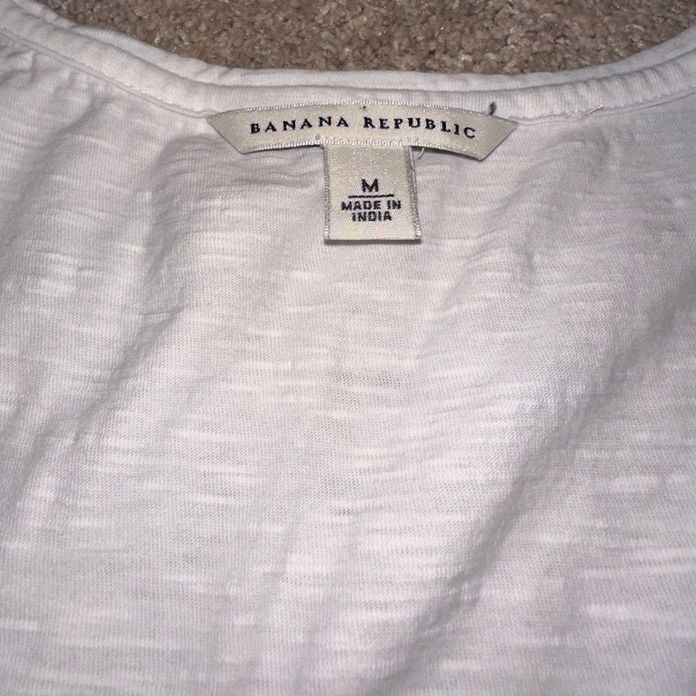Banana Republic Sleeveless Ruffle Tank Top.  Size M - Picture 4 of 9